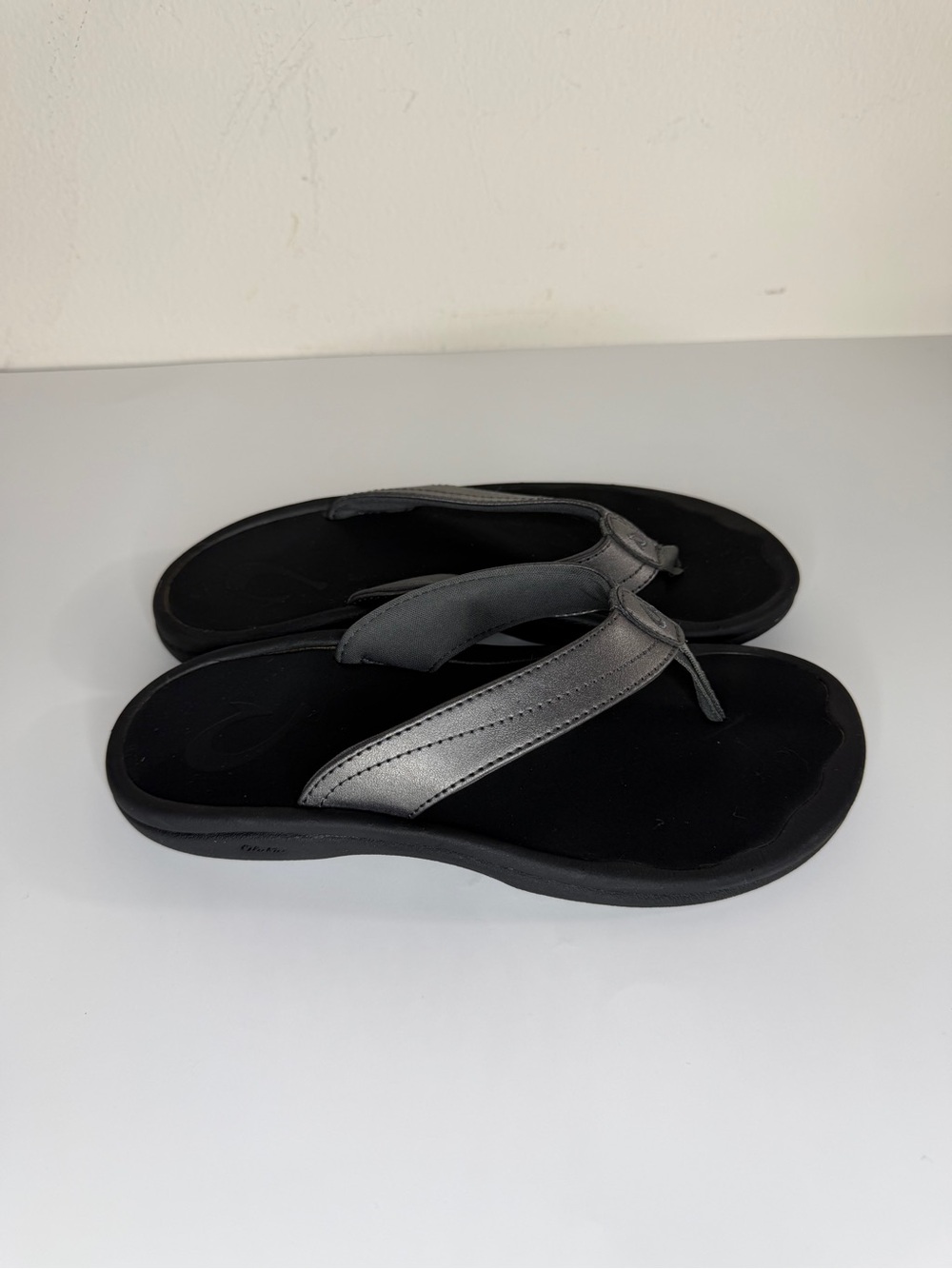 Olukai Women's Ohana Slip On Flat Thong Flip Flop Sandals Size 36 US 6 Gray